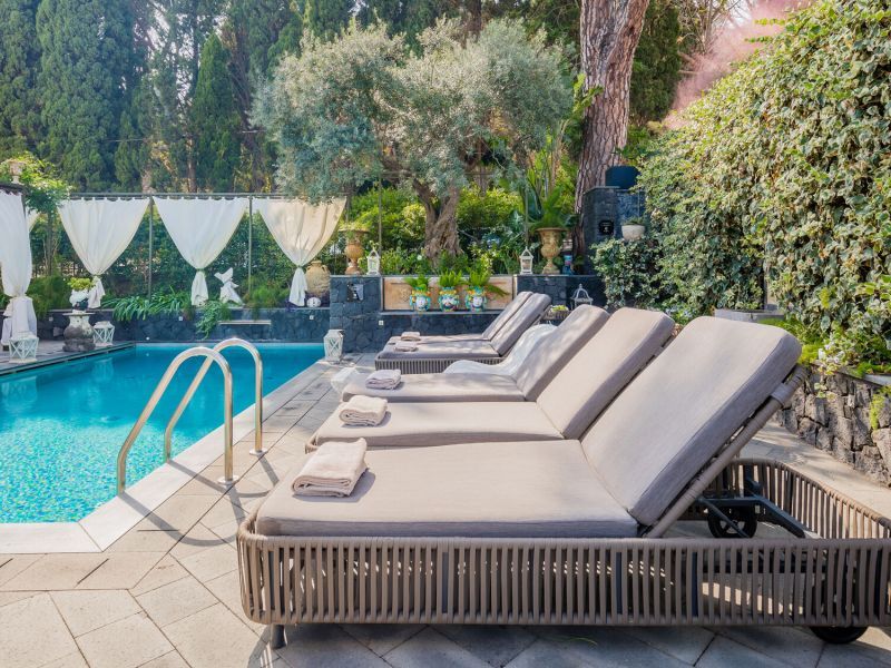 Welcome to Villa Urbis, luxury gem in the historic center of Taormina.